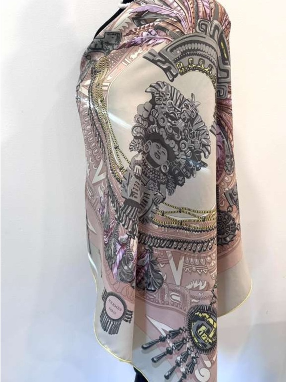 Hermes Silk Scarf Carré 90 Pink Grey Hand Rolled Made in France - Picture 3 of 9